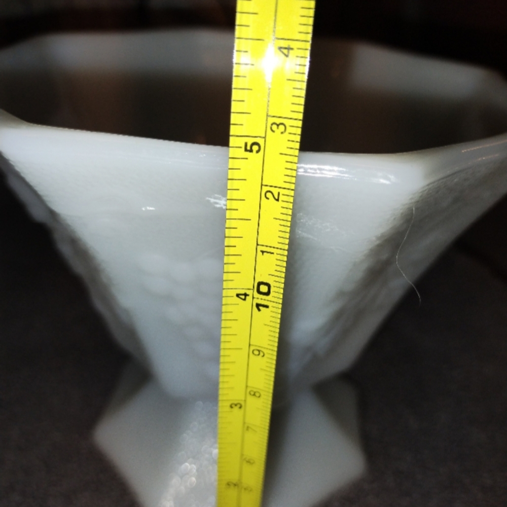 Milk Glass Grape Anchor Hocking Pedestal Candy Dish And 2 Tumblers - Picture 6 of 11